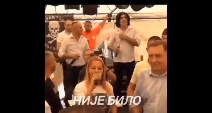 Dodik uz zastavu pod kojom su izvršeni svi četnički zločini: Nema straha, nema stida, nije bilo genocida!