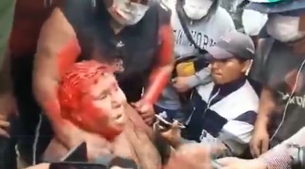 Demonstranti uhvatili gradonačelnicu, ošišali je i ofarbali