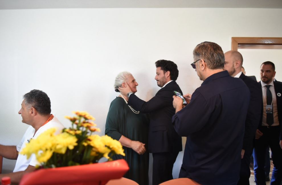 Abazović stigao u Potočare, ugostila ga Munira Subašić