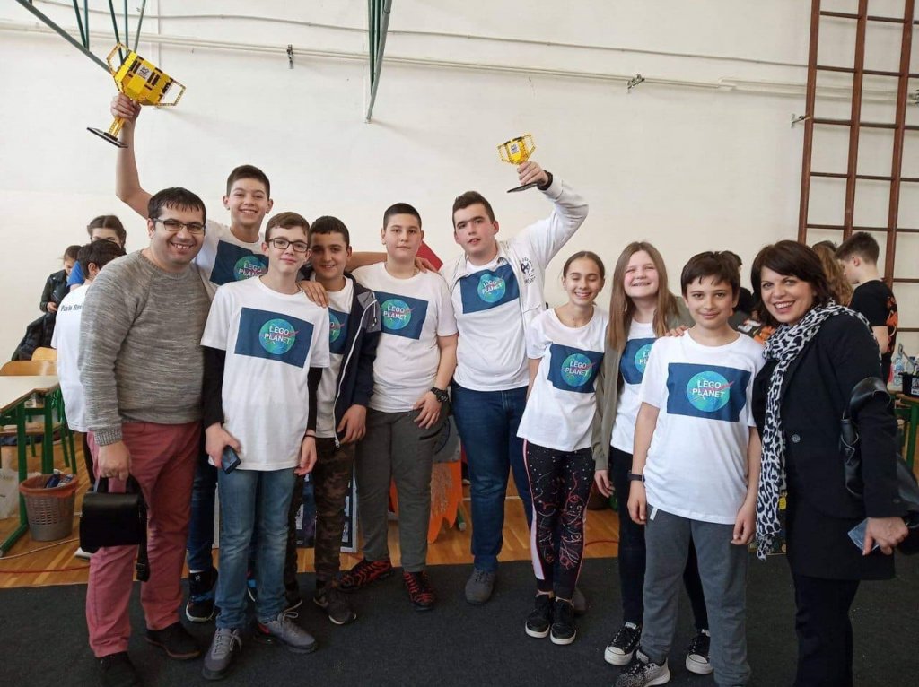 Dječaci iz OŠ “Pavle Rovinski” uzeli zlato na takmičenju iz robotike