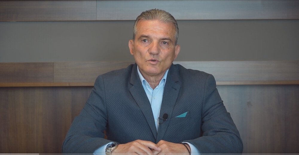 Aleksić sudi borbu između Fjurija i Usika