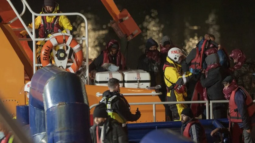 Prevrnuo se brodić kod Lamanša sa migrantima, utopila se sedmogodišnja djevojčica