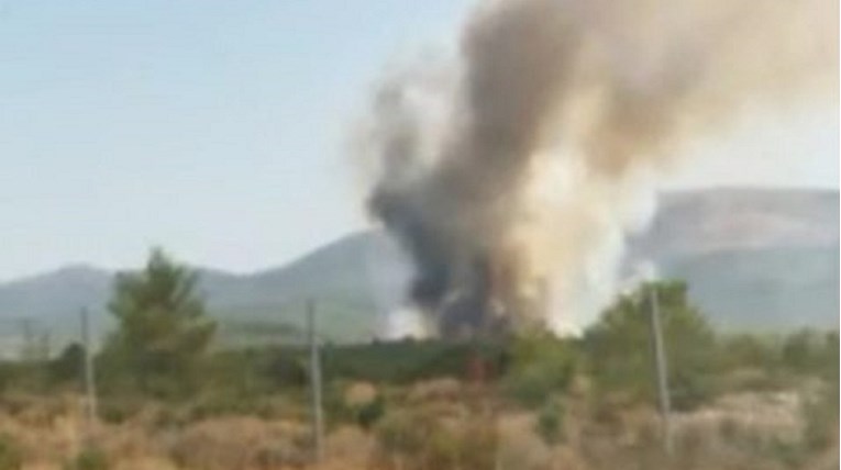 Veliki požar u Dalmaciji, gase ga četiri kanadera