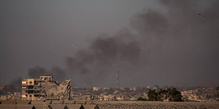 Petoro poginulo u izraelskim napadima na šatore kod Kan Junisa, saopštili medicinari