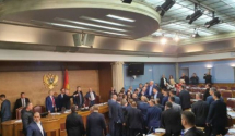 Već viđeno u Crnoj Gori: Balvan revolucija i sveti rat