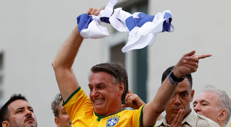 Desetine hiljada Brazilaca na ulicama: Bolsonaro u dresu mahao izraelskom zastavom