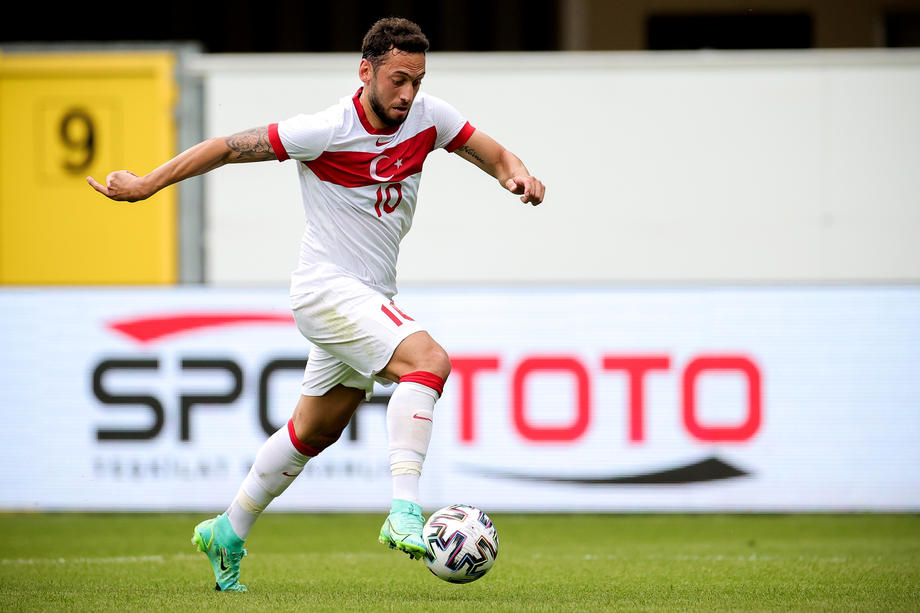 Čalhanoglu prelazi u Inter