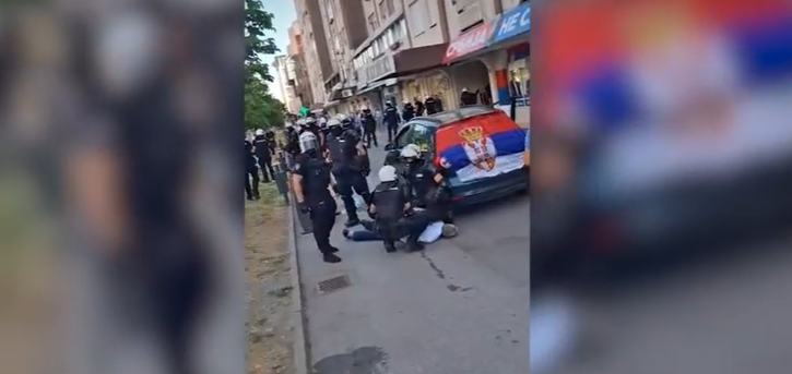 Srbija: Brojne blokade i incidenti u više gradova, ubačene baklje u dva kafića u centru Beograda