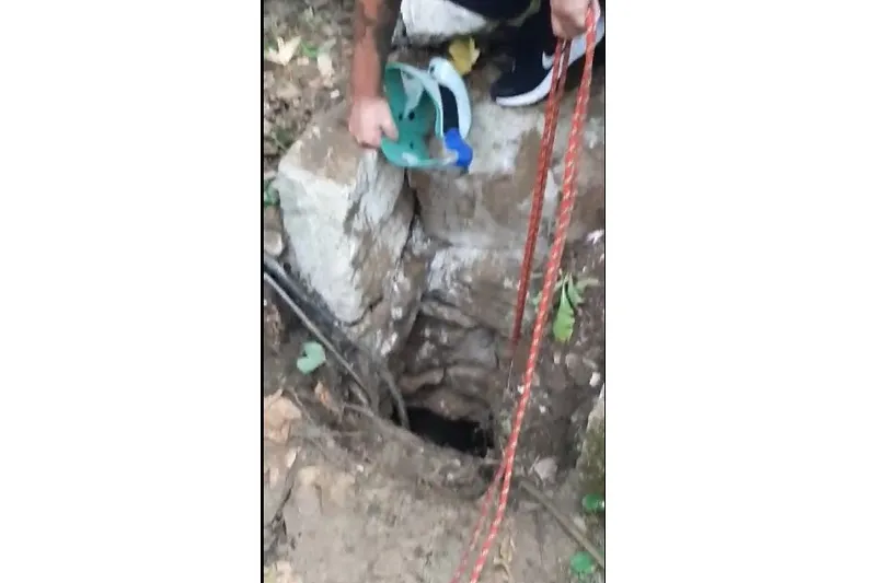 Ćeklići: Vatrogasci izvukli muškarca iz bunara