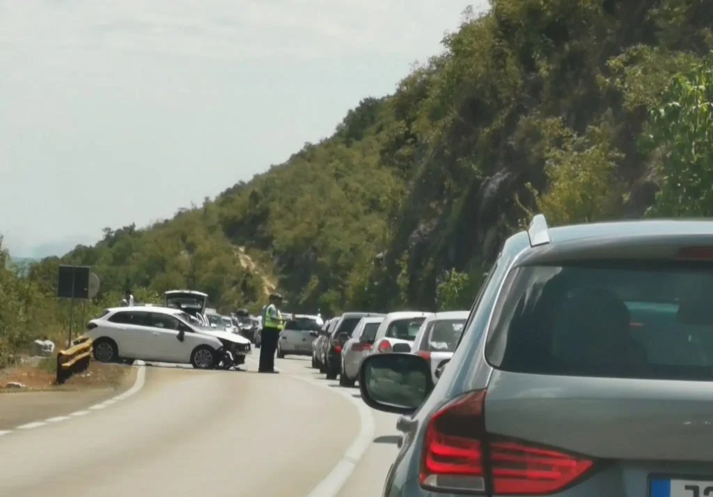 Udes na putu Nikšić-Danilovgrad, saobraća se jednom trakom