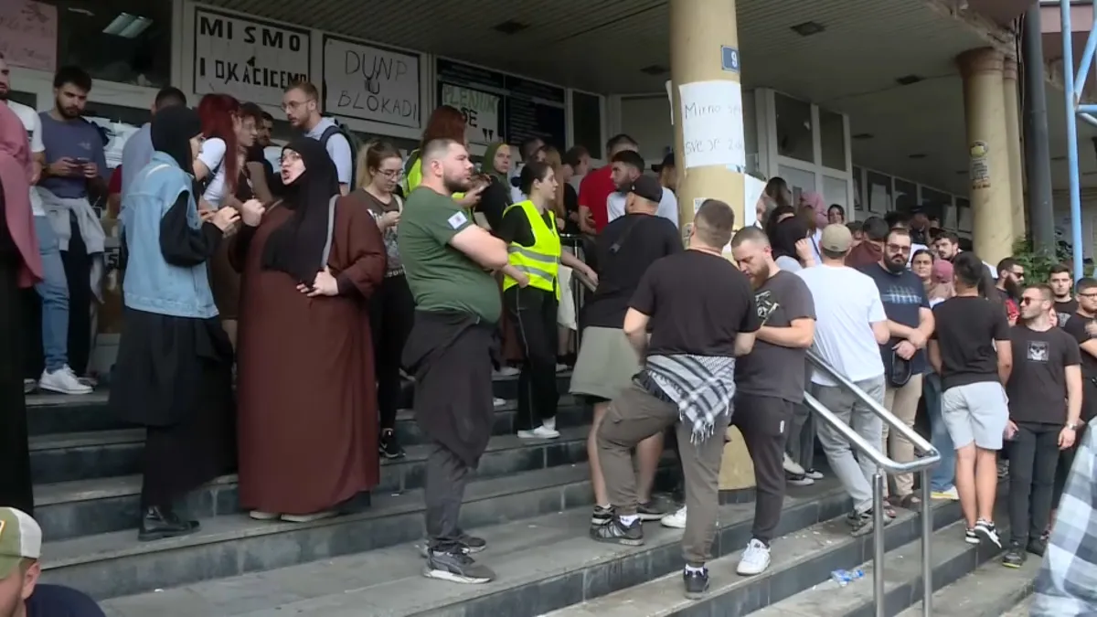 Hapšenja u Novom Pazaru, Vučić demonstrante nazvao ekstremistima, njegovi mediji tvrde da Srbi strijepe od noći koja dolazi