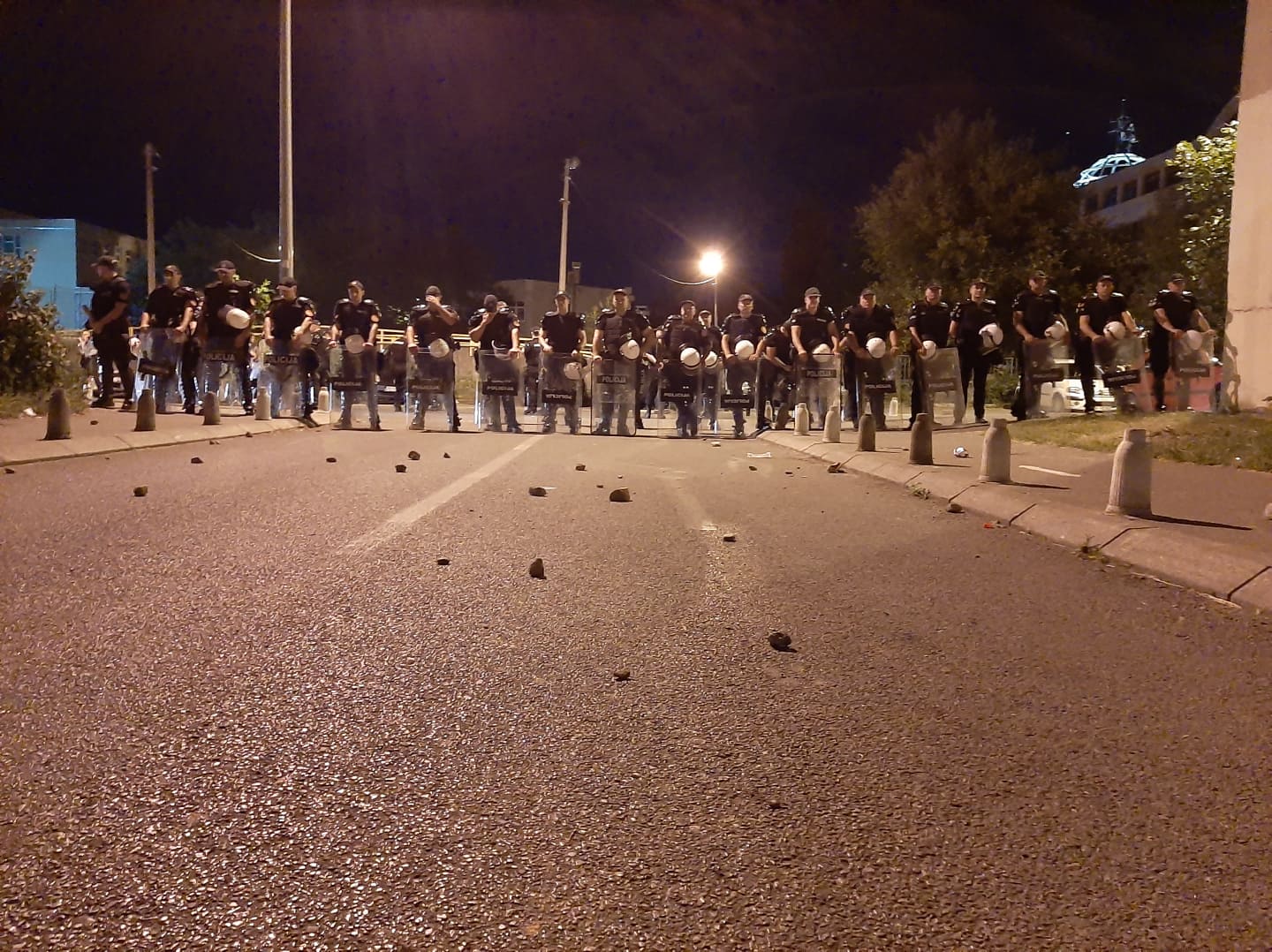 Vlada: Napad na policijsku uniformu, napad je na državu