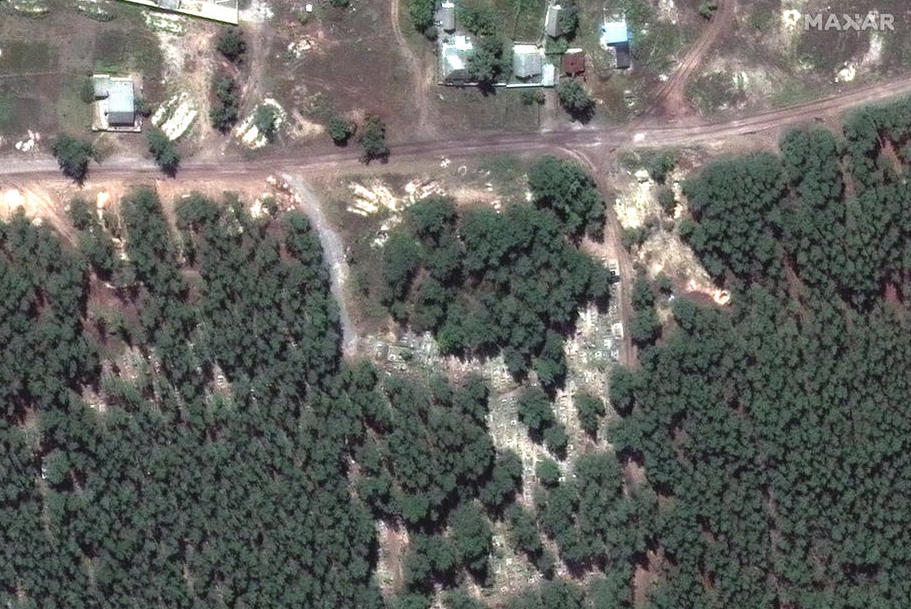 Objavljeni satelitski snimci masovne grobnice u Izjumu