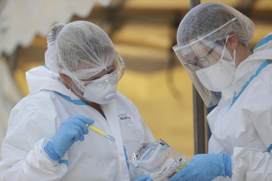 Srbija: Epidemiološka situacija sve teža, bolnice pune