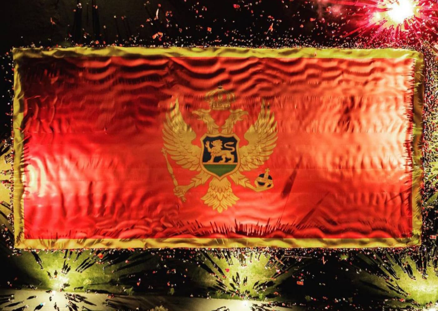 Pogledajte snimke iz Nikšića: U gradu pod Trebjesom razvijena najveća crnogorska zastava