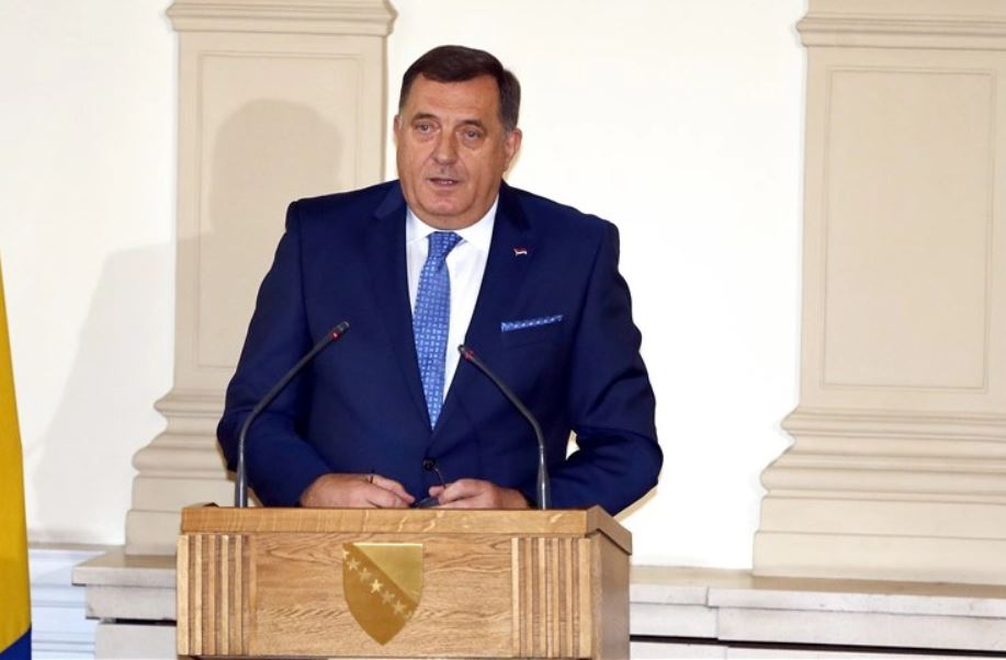 Pljujući po Danu državnosti: Dodik podržava četnike koji su mu pucali u djedove