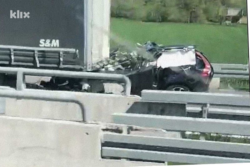 Tragedija kod Prnjavora: Poginuli političar, njegova supruga i maloljetno dijete; Dvoje maloljetne djece prebačeno na bolničko liječenje