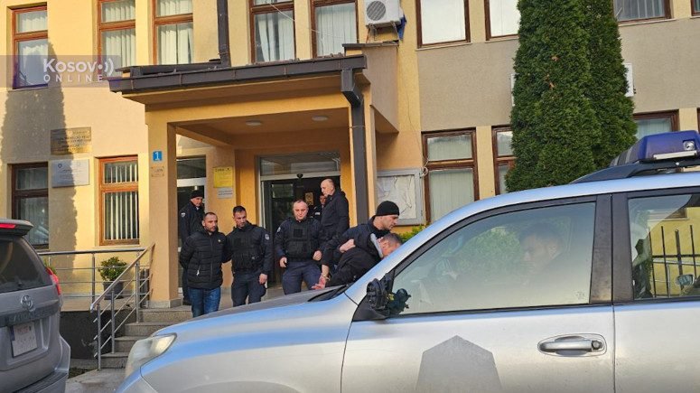 Kosovo: Potvrđen pritvor crnogorskim državljanima zbog natpisa "Kosovo je Srbija"