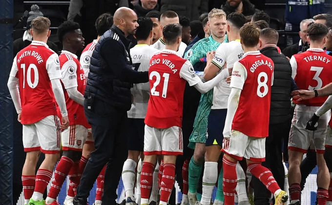 Arsenal sprema novi ugovor za Japanca