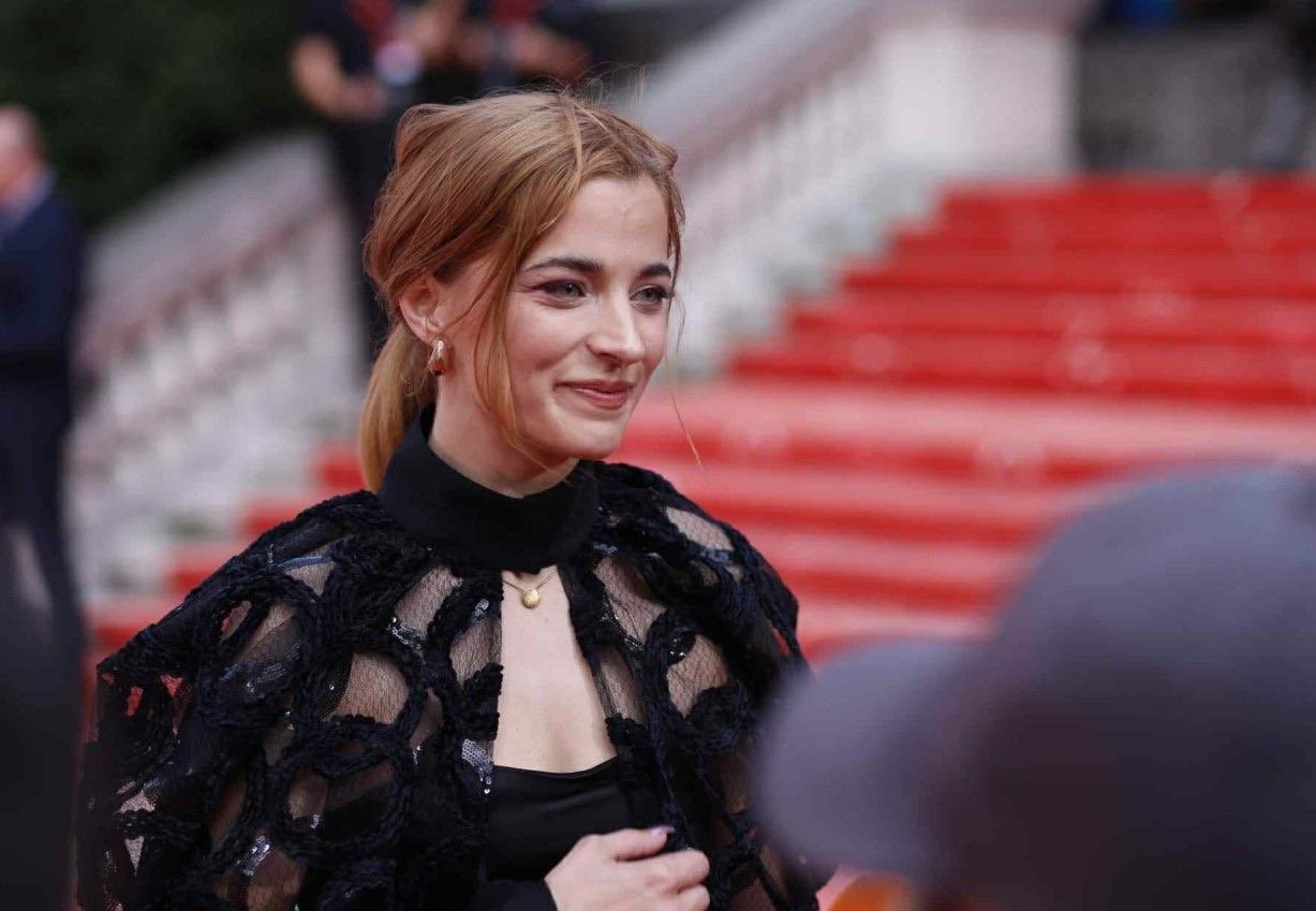 Kreacija Milene Đurđić koju je nosila Kordić na crvenom tepihu SFF-a uvrštena među top 10 haljina koje su nadmašile holivudski glamur