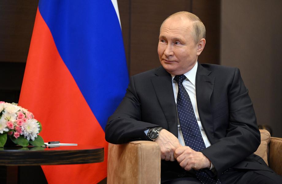 Putinu je do šale: Uz osmijeh o porukama Zapada da je kriv za ekonomski haos