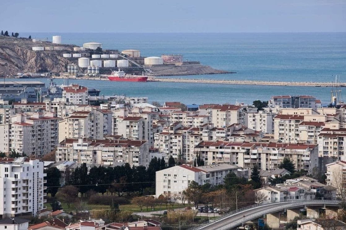 Čejović tvrdi da je gradnja LNG terminala prethodnica za gradnju plinske termoelektrane: Opasne igre premijera Spajića sa sudbinom Bara ili projekat za budućnost