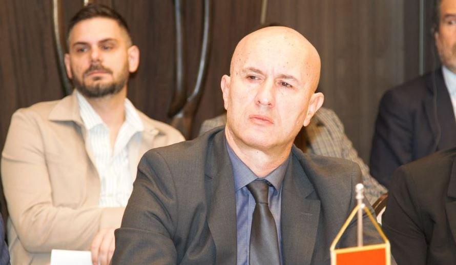 Laković Kneževiću: Ne bih ja žurio...