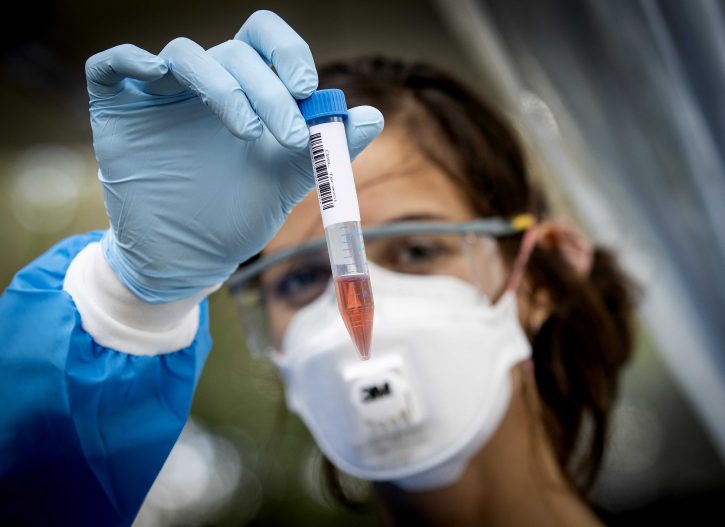 Hrvatska: Deset osoba umrlo, ponovo preko hiljadu novih slučajeva