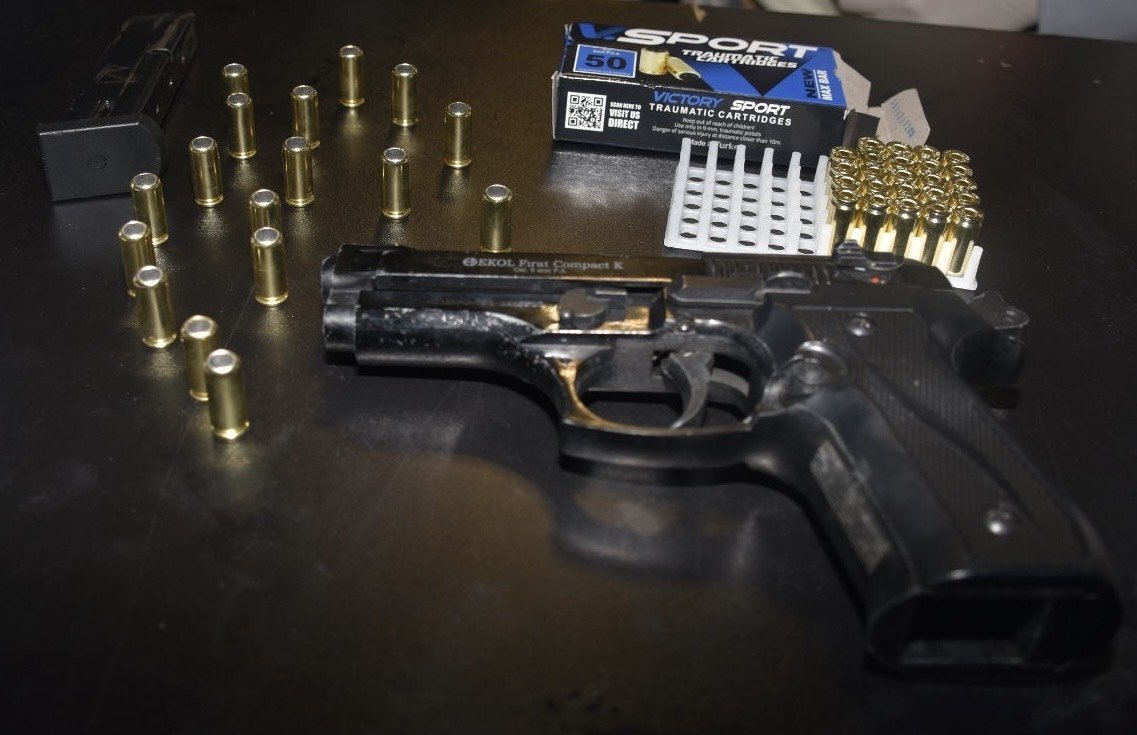 Kontrolom ugostiteljskog objekta u Budvi pronađen pištolj, kod jedne osobe pronađen i kokain