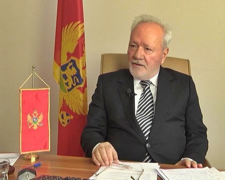 Dinoša: Nadam se da Spajić neće poslušati Milana Kneževića i biti jedan od onih koji drže sliku Amfilohija u kabinetu