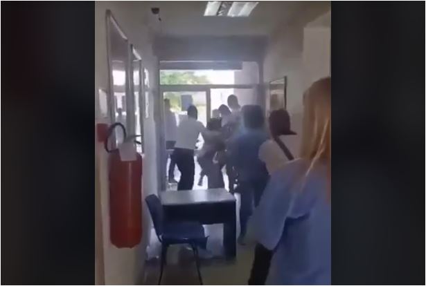 Uznemirujući snimak - Tuča u Domu zdravlja na Koniku; Dom zdravlja Podgorica oglasiće se tokom dana