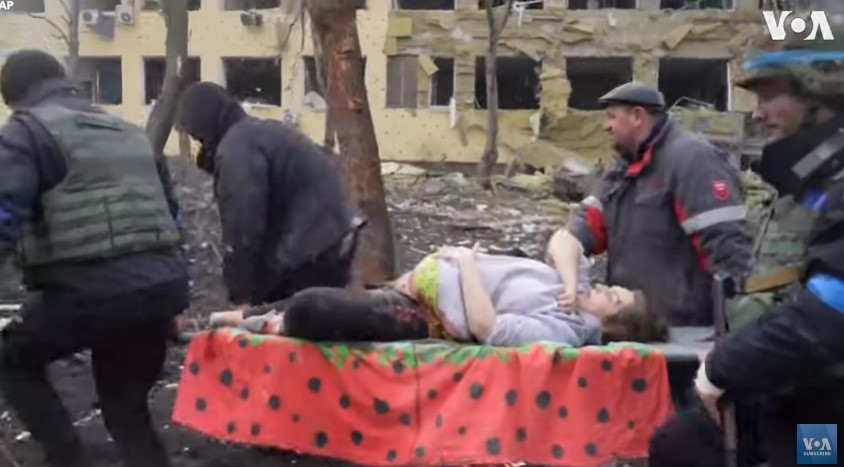 Fotografija ove trudnice obišla svijet nakon bombardovanja porodilišta, preminule su i ona i beba
