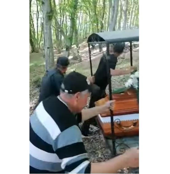 Rumunija: Međed upao na sahranu, panika u pogrebnoj povorci