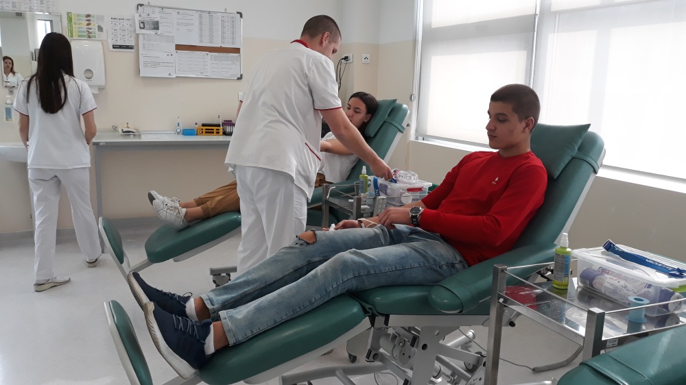 Srednja medicinska škola iz Podgorice organizovala akciju dobrovoljnog davanja krvi