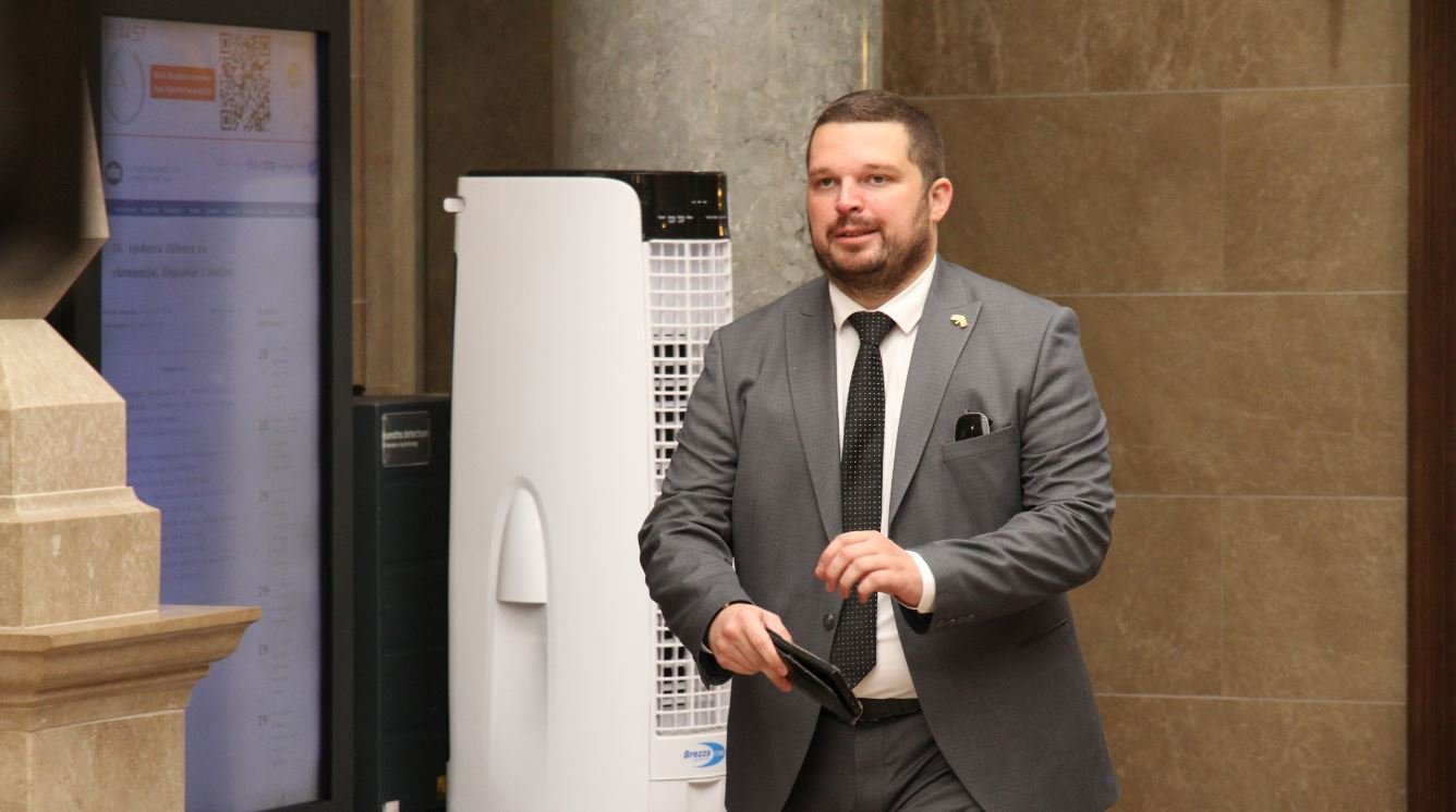 Mikić: Vlada pokušava da legalizuje ono što je za vrijeme bivšeg režima rađeno nezakonito