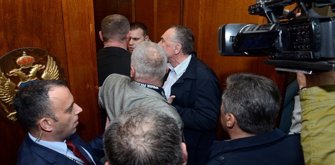 Odgođeno suđenje poslanicima DF-a za incident u holu Parlamenta