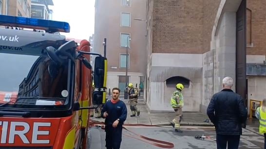 Drama u Londonu, eksplozija kod suda: Desetine vatrogasaca na terenu, naređena evakuacija