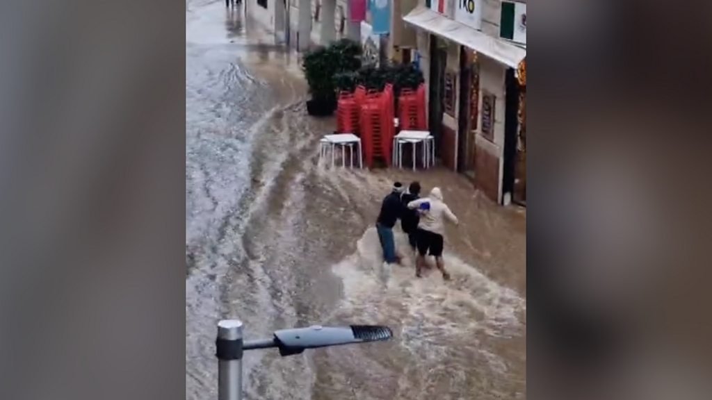 Ponovo poplave u Malagi: Evakuisane stotine ljudi, zatvoreni putevi i pruge, nema nastave