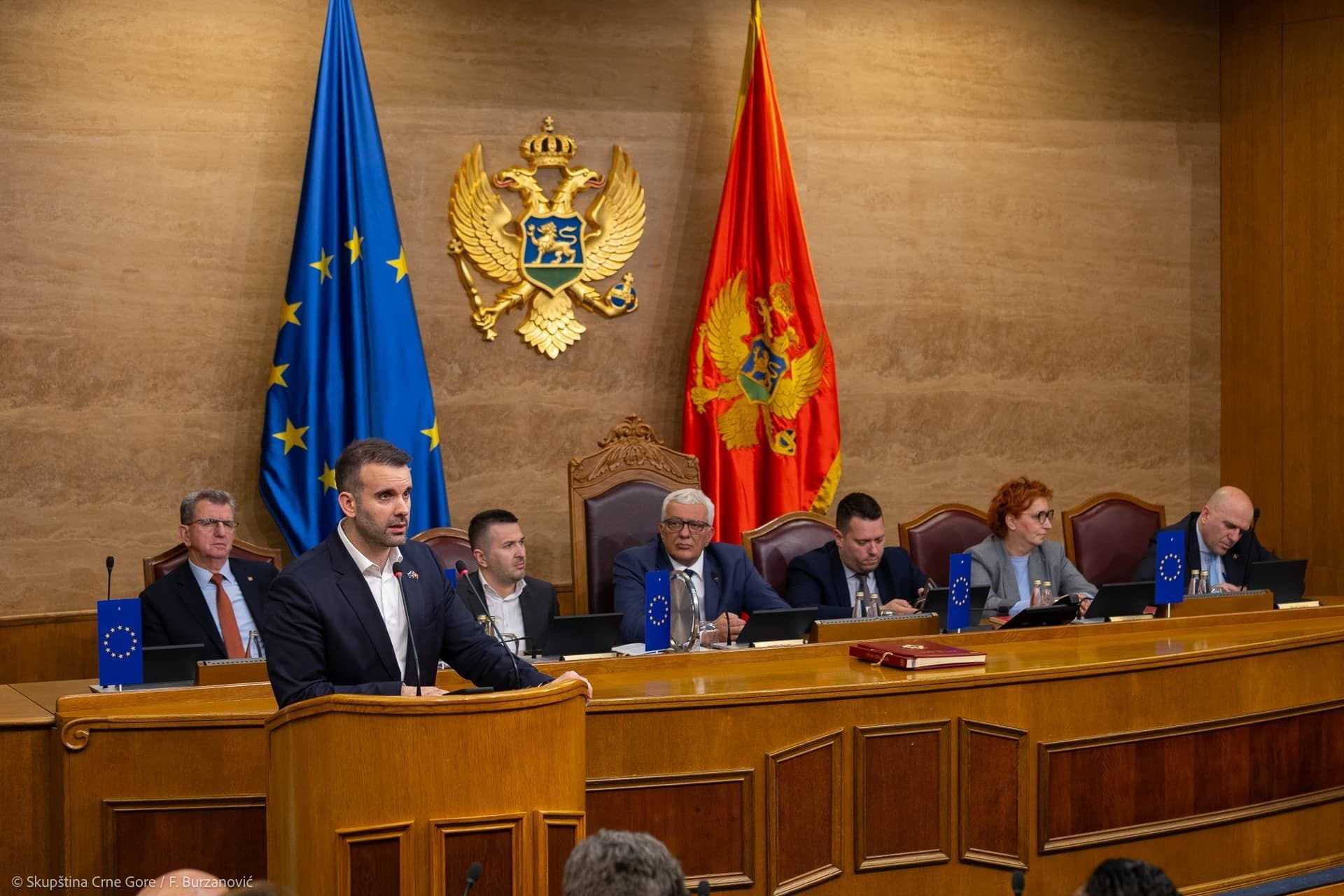 Spajić: U utorak nastavljate bez mene; Mandić: Srećan put za Ameriku, parlamentarna većina će potvrditi sporazum