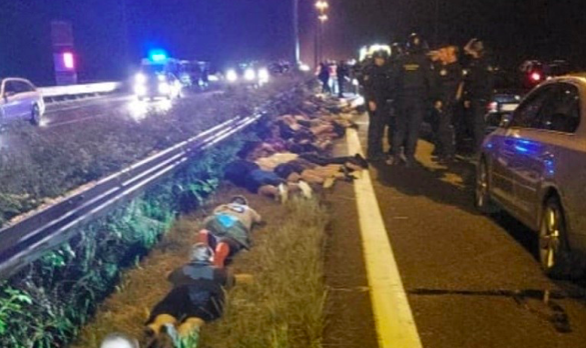 Tuča Torcide i policije, ogromni neredi na autoputu A1, dvoje ranjenih, puno povrijeđenih