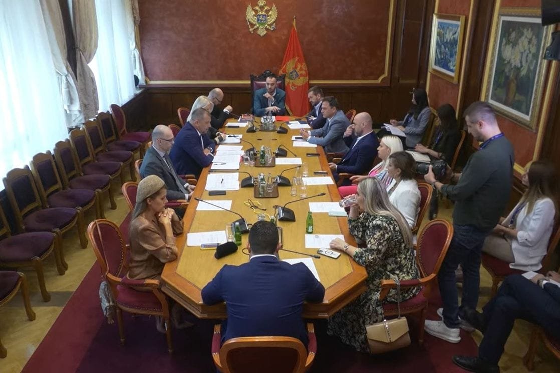 I Odbor za međunarodne odnose usvojio Predlog o nabavci dva patrolna broda iz Francuske nakon burne rasprave: Stjepović uskratio proceduralno obraćanje Vuković Kuč i Huteru