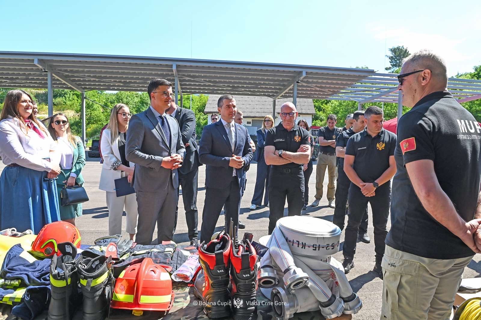 Bečić i Šaranović obišli Direktorat za zaštitu i spašavanje: Ulaže se u opremu, obuku i kadrovske kapacitete