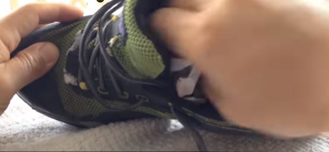 Evo kako da brzo osušite mokru obuću