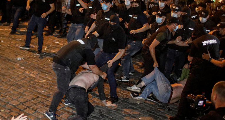 Haos u Gruziji: Sukobi policije i demonstranata zbog "ruskog zakona"