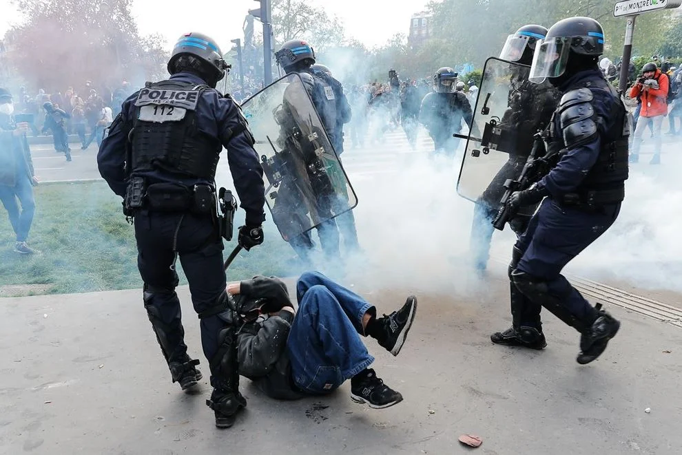 Incidenti na prvomajskim protestima u Francuskoj: Ima povrijeđenih, više od stotinu ljudi privedeno