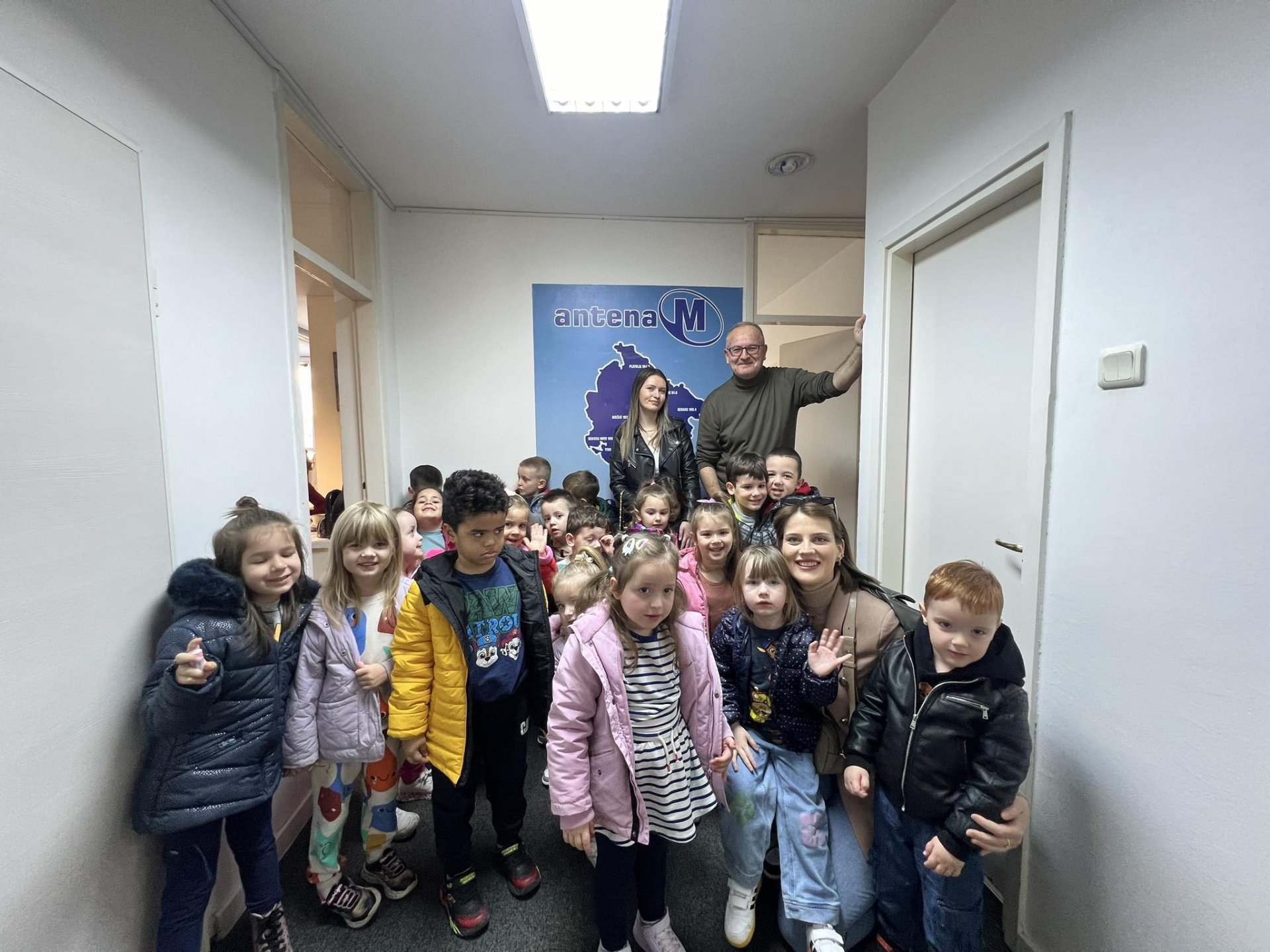 Mališani preuzeli mikrofon u studiju Antene M: Posjeta PPU "Pipi Duga Čarapa" našoj redakciji