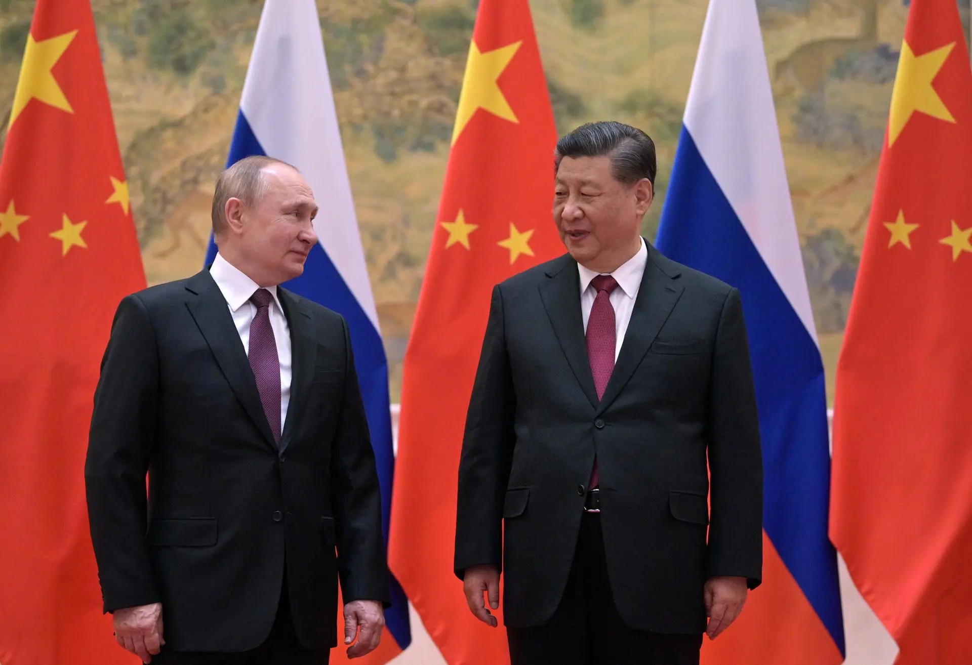 Putin će razgovarati sa Sijem, prisustvovati SCO samitu i vojnoj paradi tokom posjete Kini, saopštio Kremlj