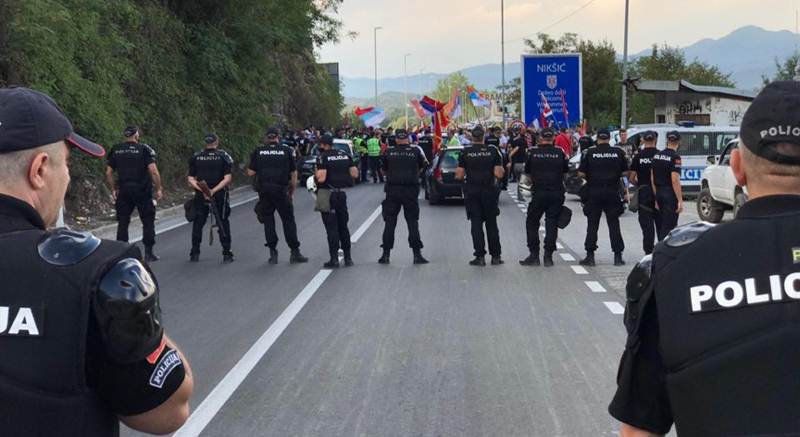 Auto-litija od Budoša se vraća za Nikšić, policija se sklonila