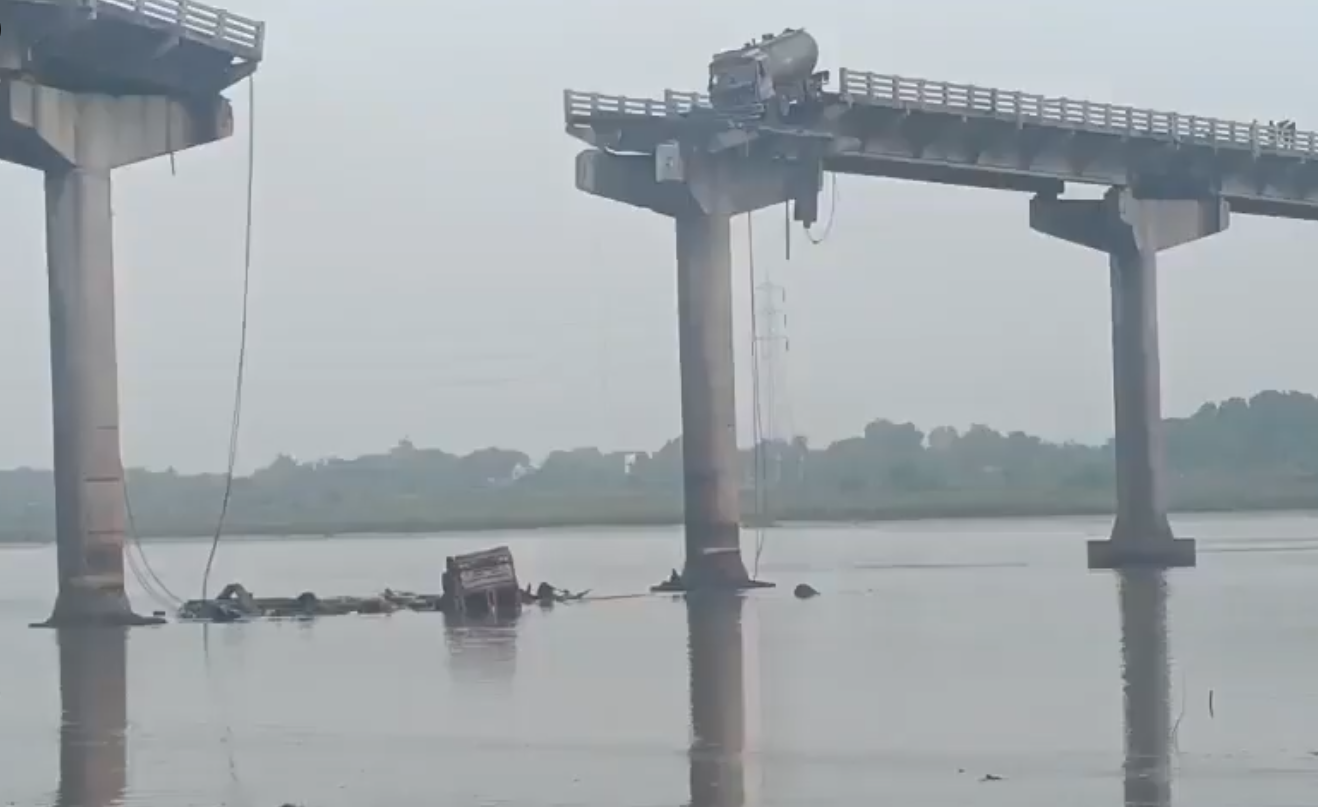 Najmanje devetoro stradalih u urušavanju mosta u indijskoj saveznoj državi Gujarat