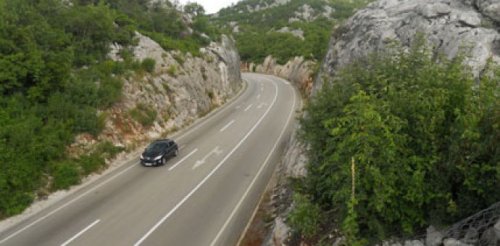 Službenim mercedesom divljao na putu Podgorica-Cetinje?